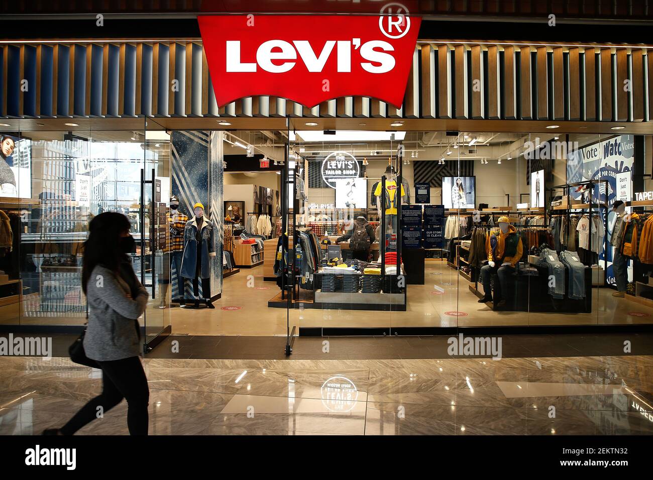 Levis logo and store is seen in Hudson Yards. (Photo by John Lamparski /  SOPA Images/Sipa USA Stock Photo - Alamy