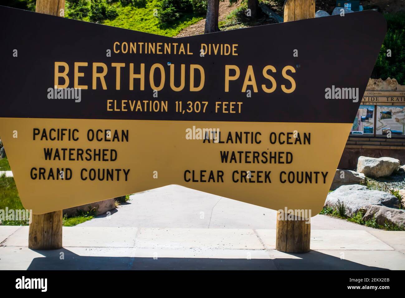 Berthoud Pass Continental Divide sign, Rocky Mountain National Park, Colorado, USA Stock Photo