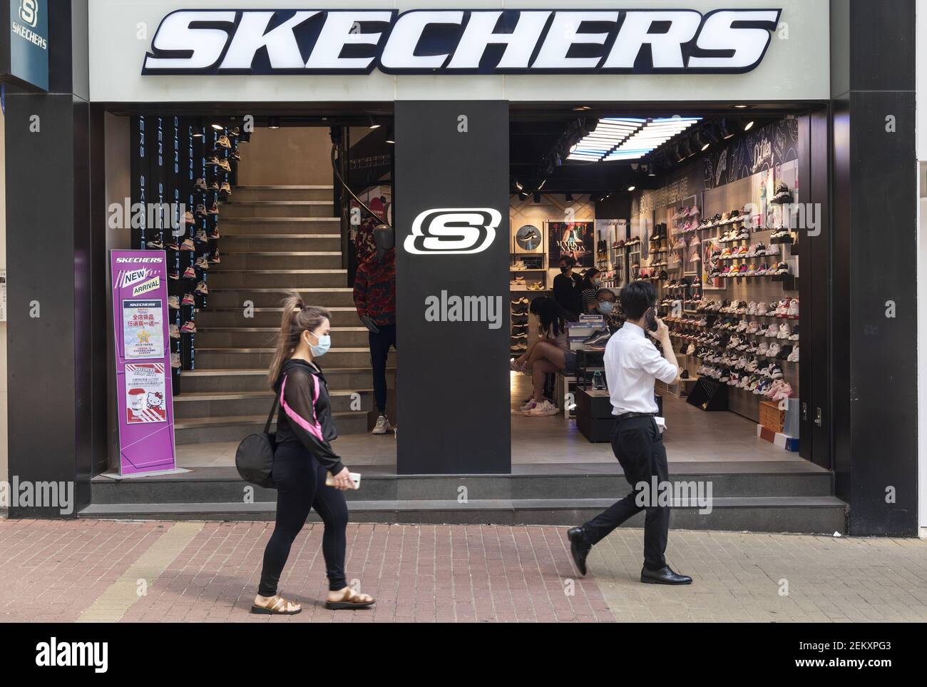 Pedestrian wearing face masks walk past the American lifestyle and  performance footwear brand, Skechers store in Hong Kong. (Photo by Budrul  Chukrut / SOPA Images/Sipa USA Stock Photo - Alamy