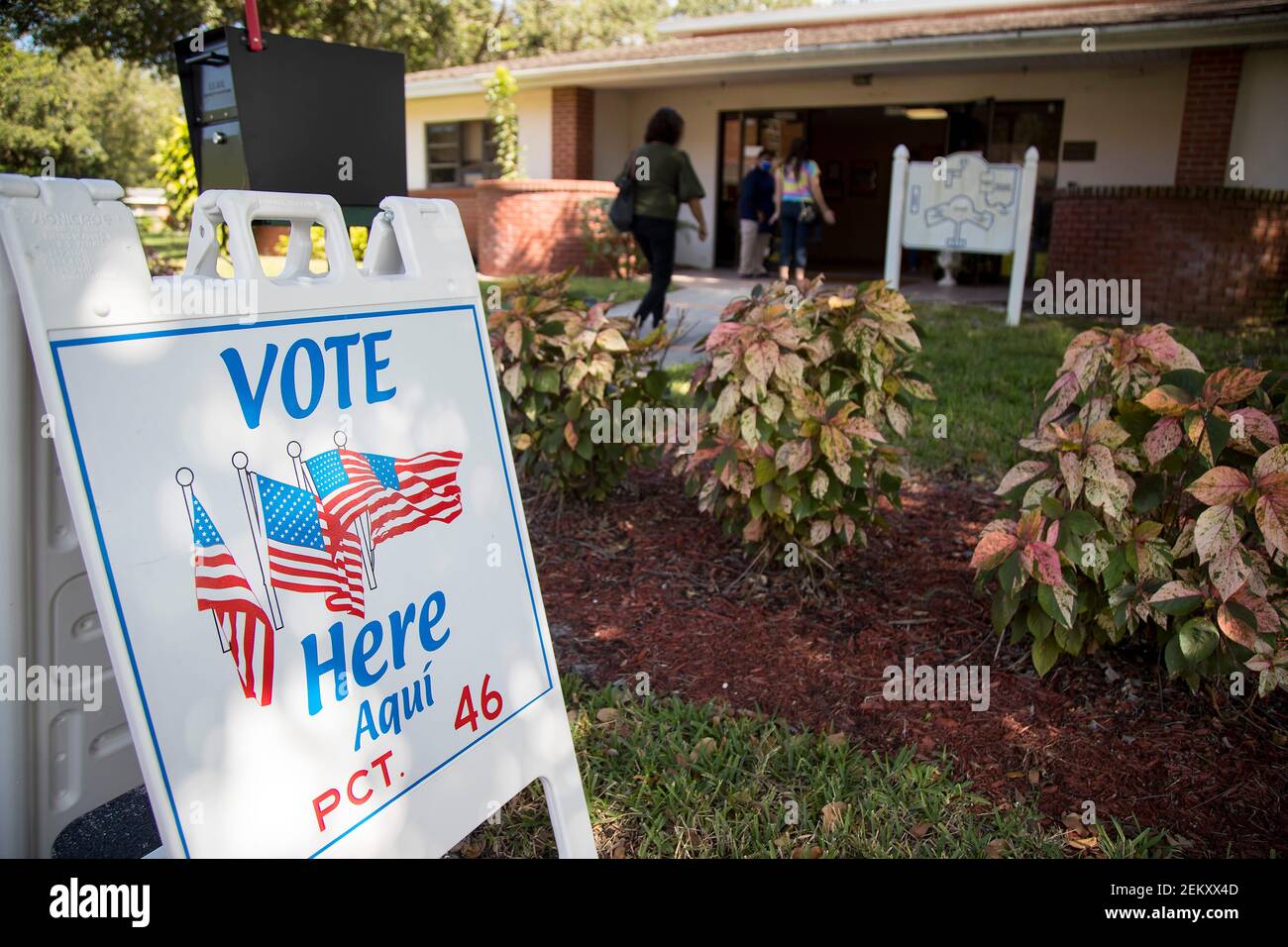 Voters enter precinct 46 on Election Day, Nov, 3, 2020, in Fort Myers. Fnp 110320 Ai Voting 004 (Photo by Amanda Inscore/The News-Press USA TODAY NETWORK - FLORIDA/USA Today Network/Sipa USA) Stock Photo