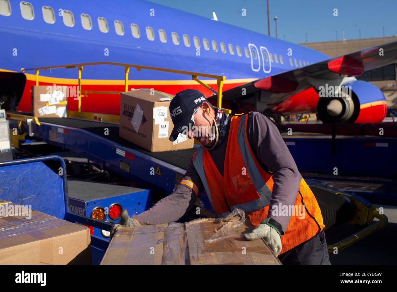 Hal Dodson unloads packages from a plane to be delivered through the Southwest Airlines Cargo operations at Sky Harbor International Airport on Sept. 23, 2020. South West Airlines Cargo (Photo by Thomas Hawthorne/The Republic/USA Today Network/Sipa USA) Stock Photo