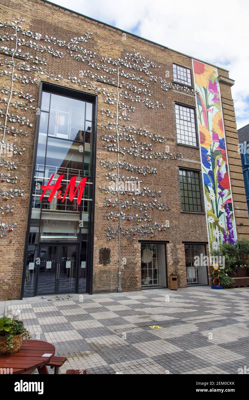 The H&M shop in London?s Covent Garden with vines & leaves made of metal  seen outside with a mural that runs from the ground to the roof. (Photo by  Dave Rushen /