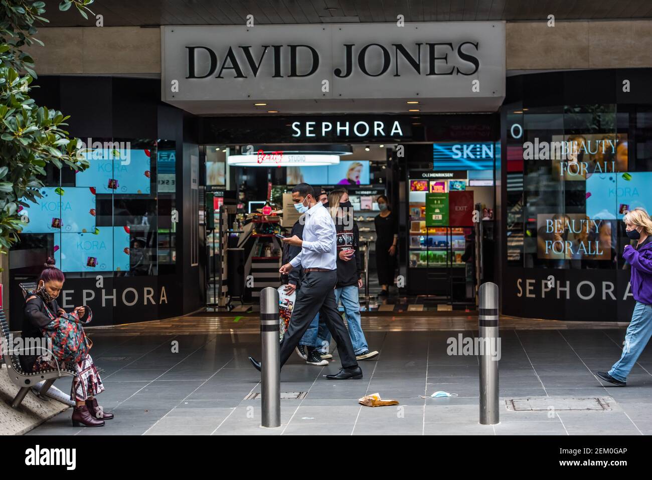 Shoppers wearing masks walk past Bourke Street mall entrance to Sephora  section of David Jones department store in Melbourne. (Photo by Alexander  Bogatyrev / SOPA Images/Sipa USA Stock Photo - Alamy