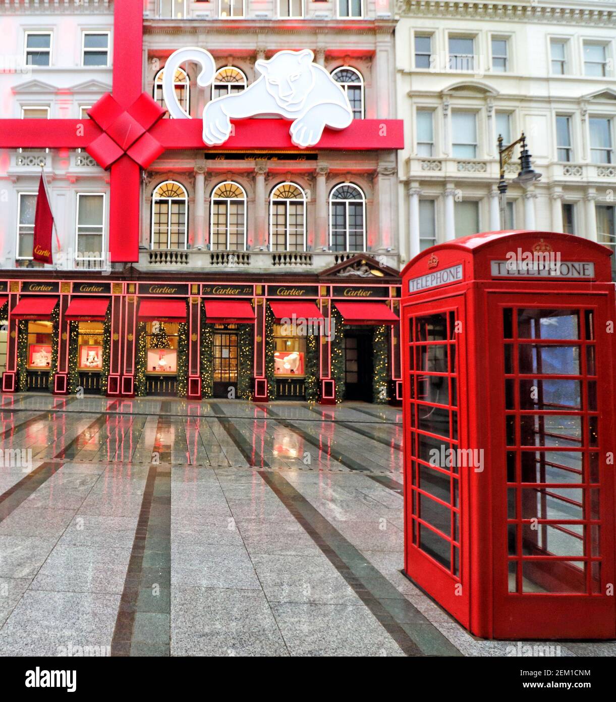 Merry Christmas to me. 🎄 Louis Vuitton Maison on Bond Street, London