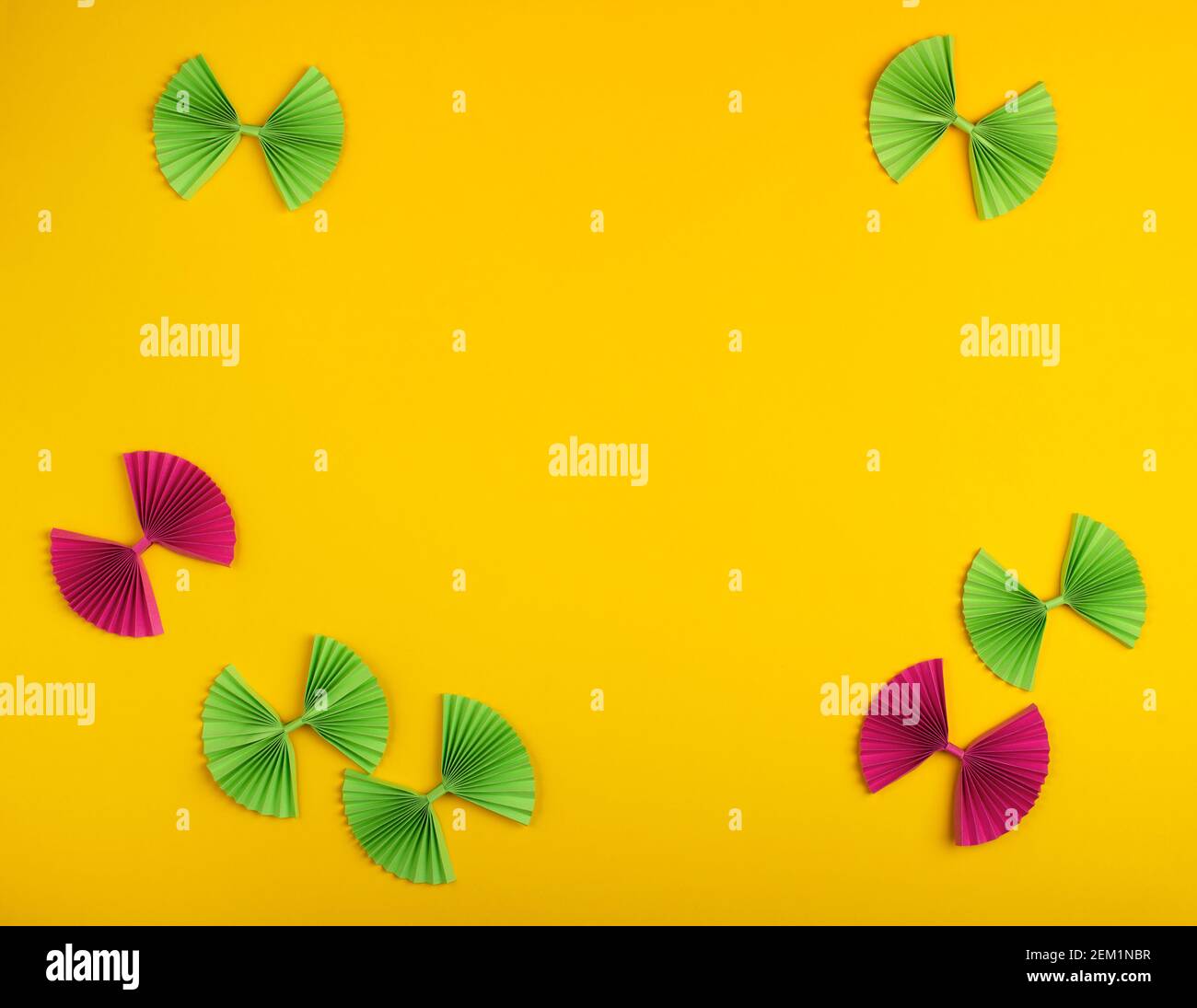 Paper border decoration. DIY origami ornaments. Zig zag fold paper