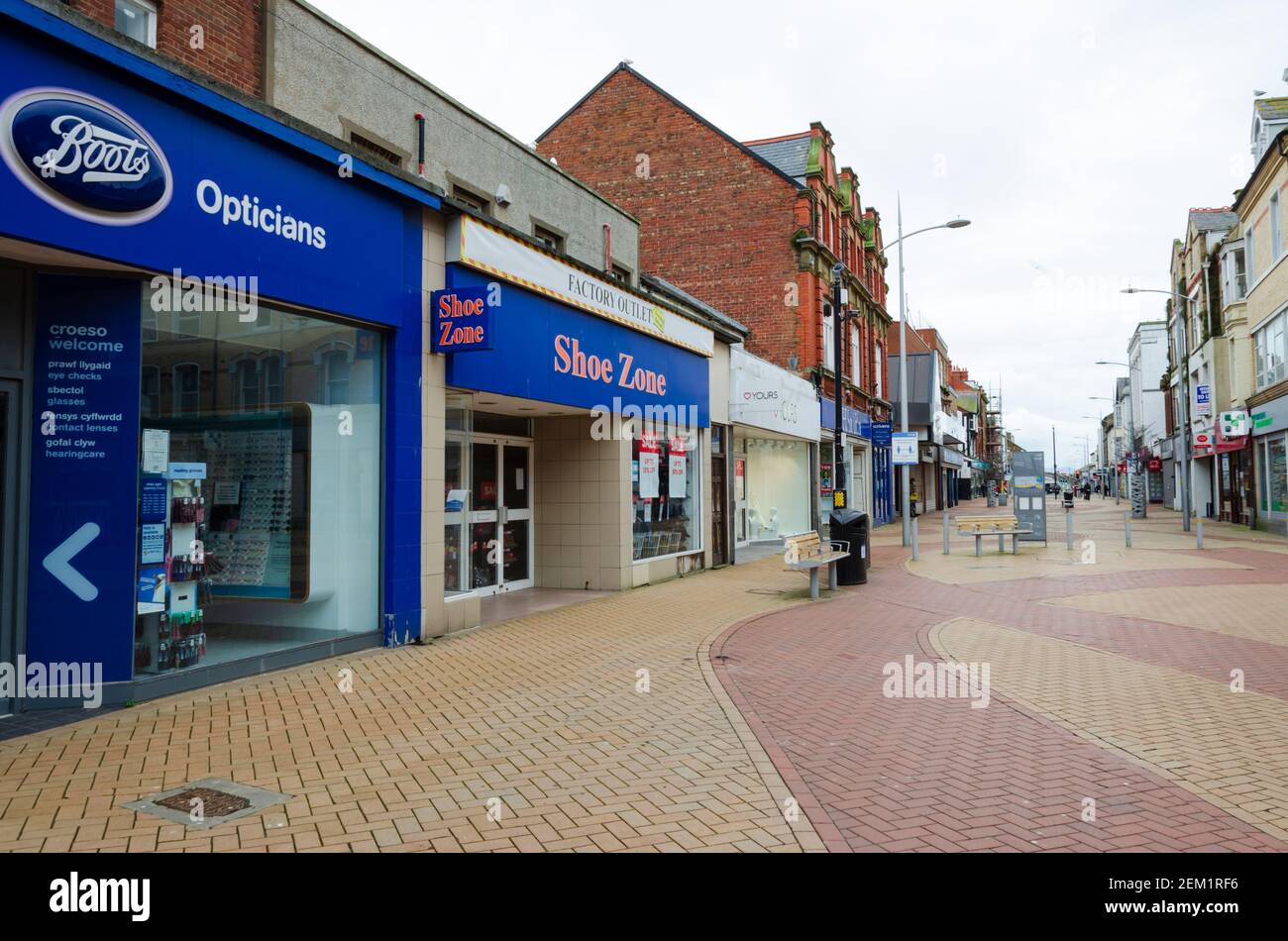 Rhyl, Denbighshire; UK: Feb 21, 2021: A general scene of the High Street on a Sunday afternoon during the pandemic lockdown. Stock Photo