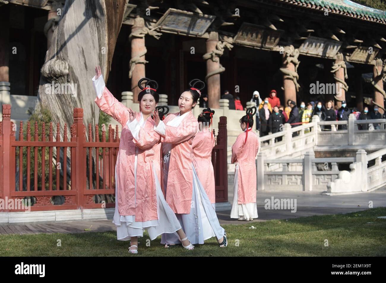 The event held in Jinci attracts nearly a hundred participants and ...