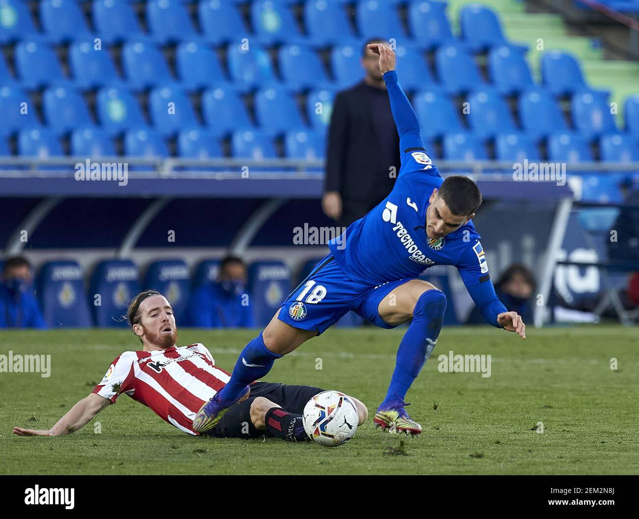 Athletic Club de Bilbao's Iker Muniain and Mauro Arambarri (Getafe CF
