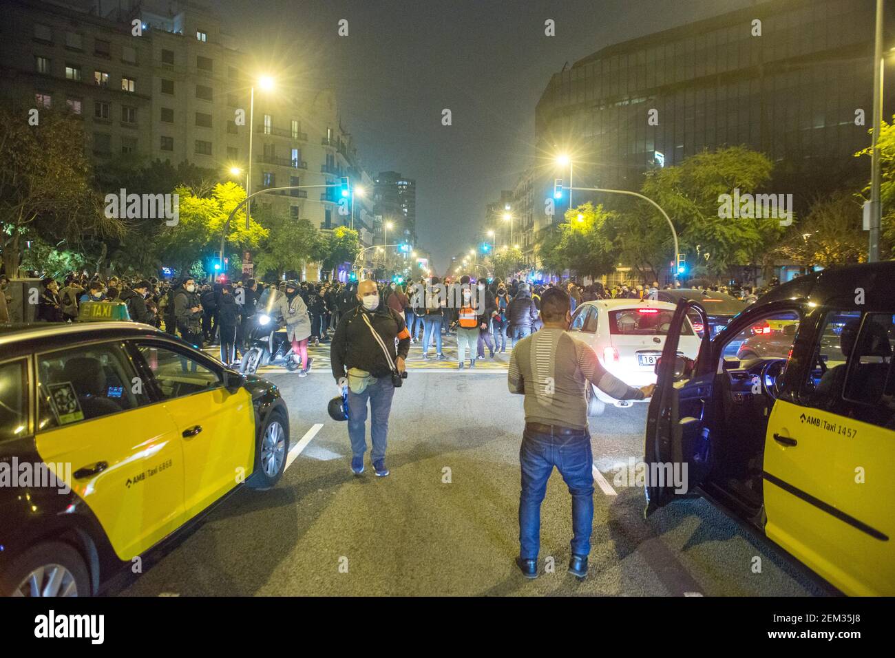 Barcelona Catalonia Spain 23rd Feb 21 Protesters Are Seen Counting Street Passing Cars Eighth Night Of Protests And Riots In Response To The Arrest And Imprisonment Of Rapper Pablo Hasel Accused Of Exalting