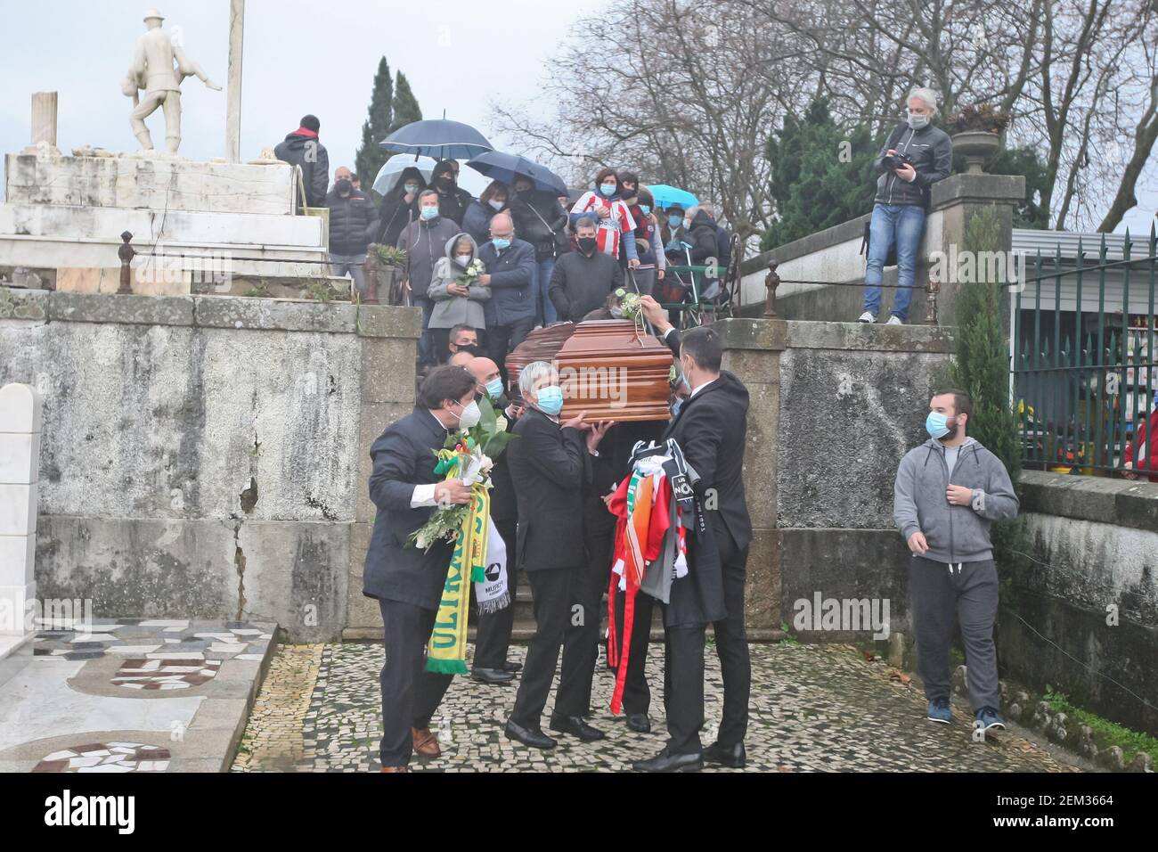 Matosinhos, 12/03/2020 - Funeral Ceremonies by Vitor Oliveira, Soccer  coach, at the Matosinhos Tanatory. José Pereira, president of the Football  Coaches Association; Sónia Carneiro; Pedro Proença, president of Liga Clubes;  Henrique Calisto. (