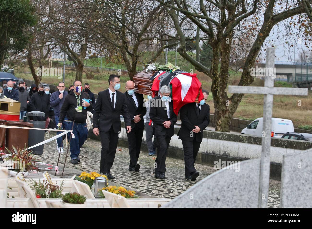 Matosinhos, 12/03/2020 - Funeral Ceremonies by Vitor Oliveira, Soccer  coach, at the Matosinhos Tanatory. José Pereira, president of the Football  Coaches Association; Sónia Carneiro; Pedro Proença, president of Liga Clubes;  Henrique Calisto. (