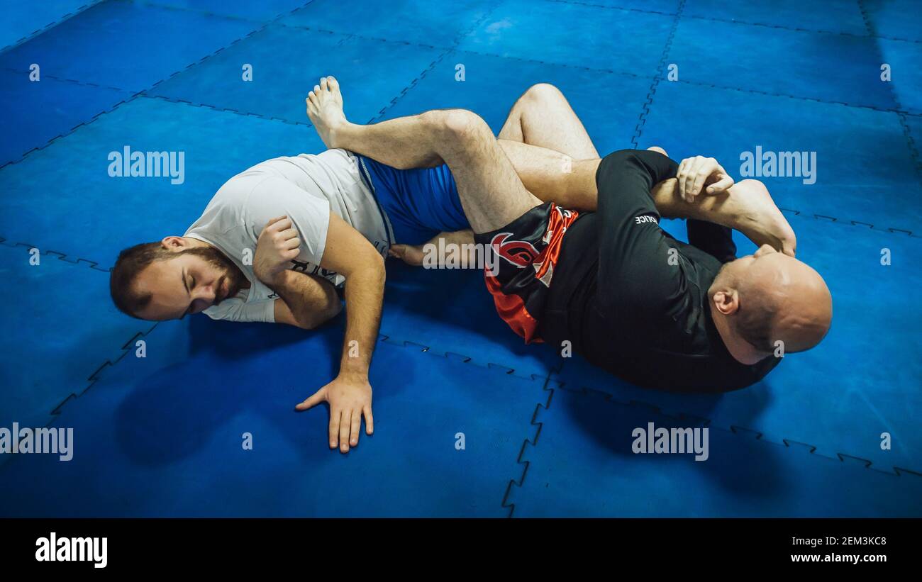 Mma leg hold hi-res stock photography and images - Alamy