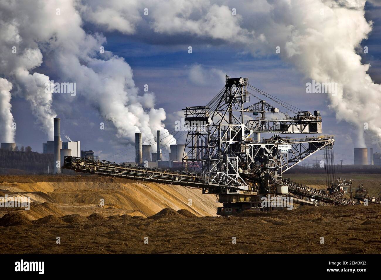 Garzweiler opencast lignite mine with stacker and power station in background, Germany, North Rhine-Westphalia, Juechen, Garzweiler Stock Photo