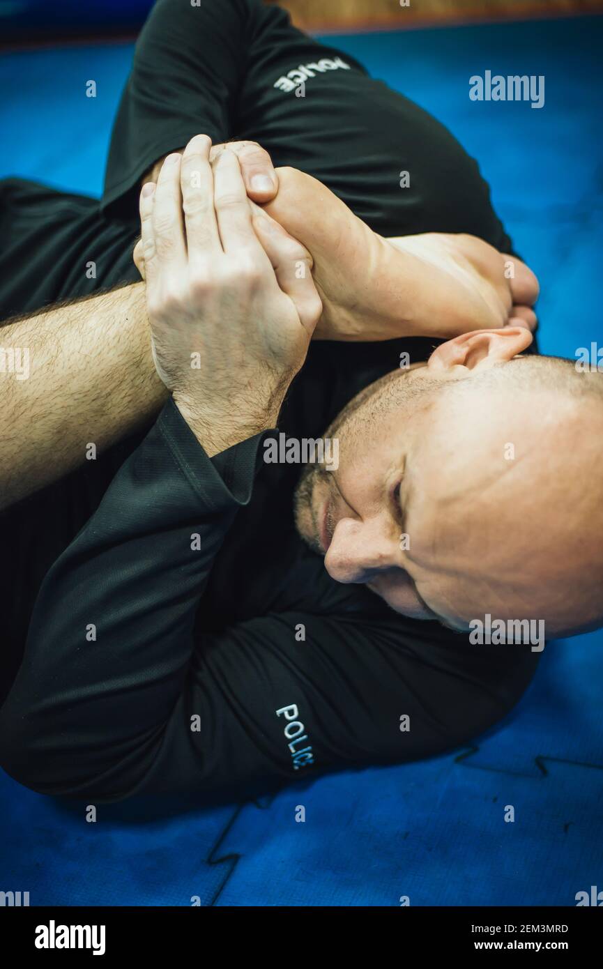 BJJ Brazilian jiujitsu ground fight training combat sparing. Leg lock kneebar submission