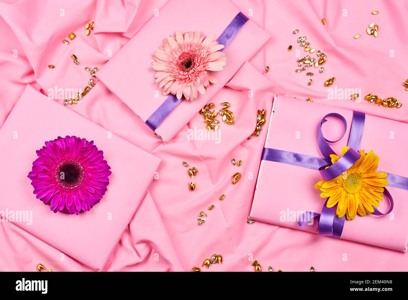 Cute spring gift boxes with daisy flowers. Spring floral background ...