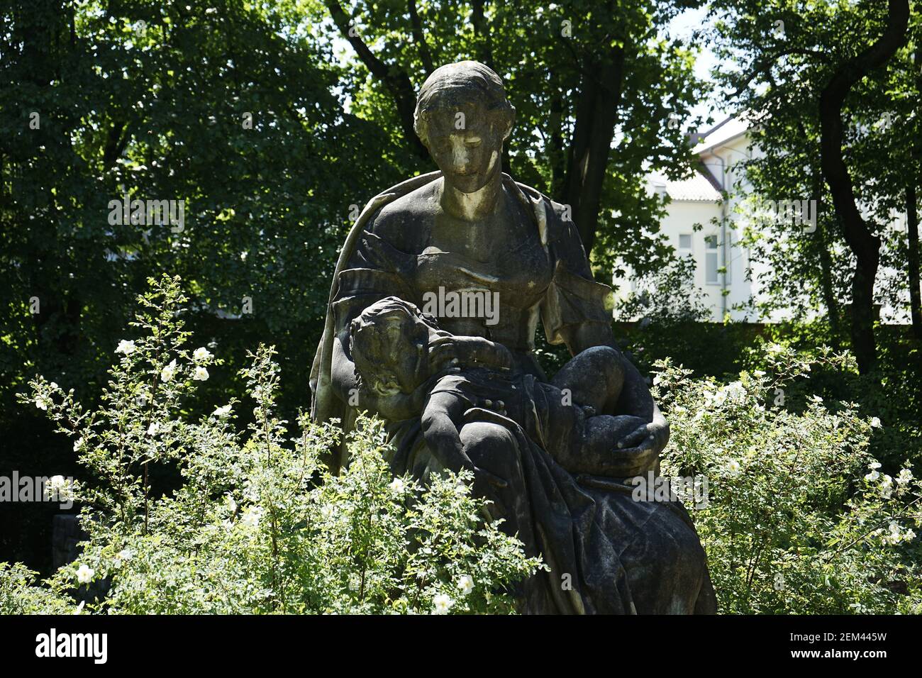 Mother with child monument (Mutter Kind Denkmal  Edmund Gomansky) Duftgarten in Friedrichshain Stock Photo