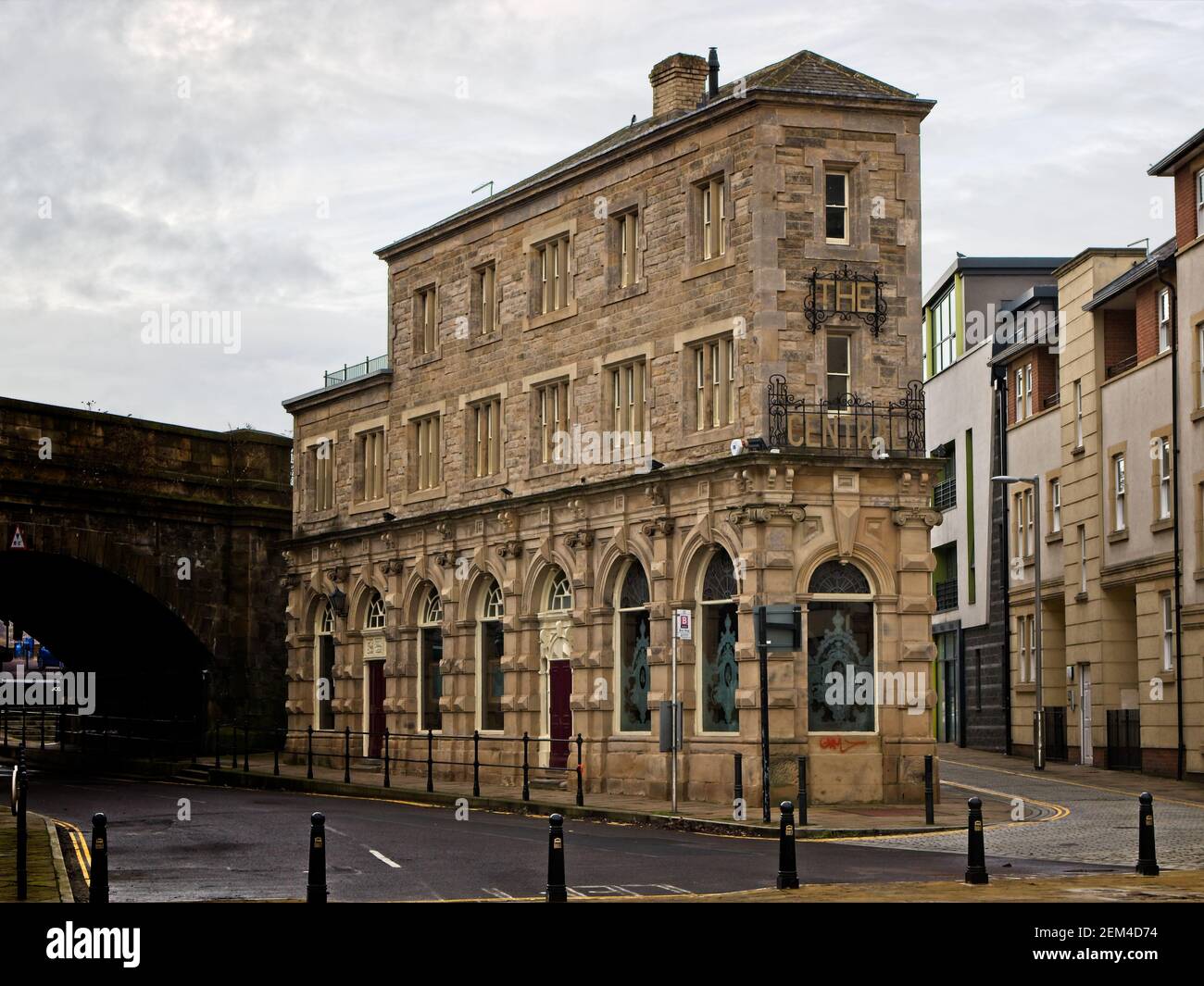 The Central public house is an old wedge shaped building standing proudly on Half Moon Lane in Gateshead, Tyne and Wear. Stock Photo