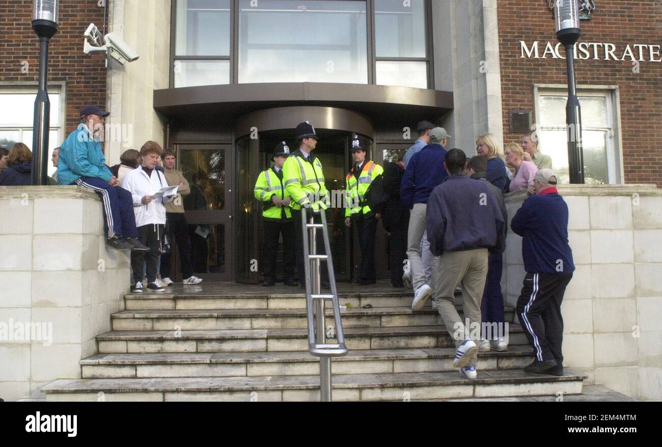 Court cases at Portsmouth Magistrates Court of people charged with offences relating to harrasment of local paedophiles.the scene outside the court before the cases this morning. 25.10.00      Pic:JOHN VOOS Stock Photo