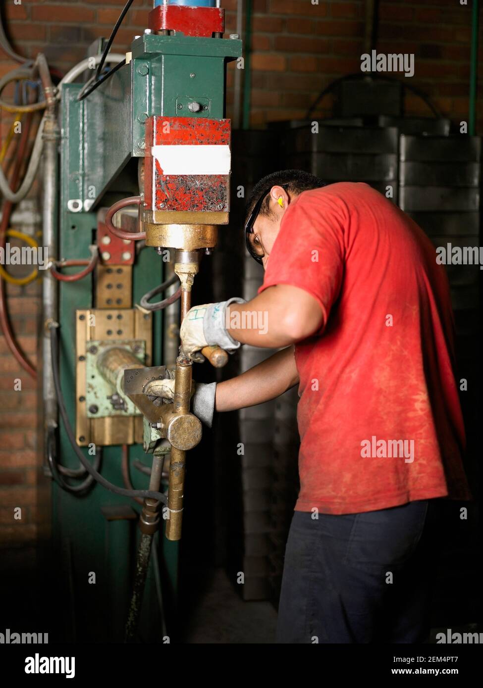 Spot welding machine hires stock photography and images Alamy