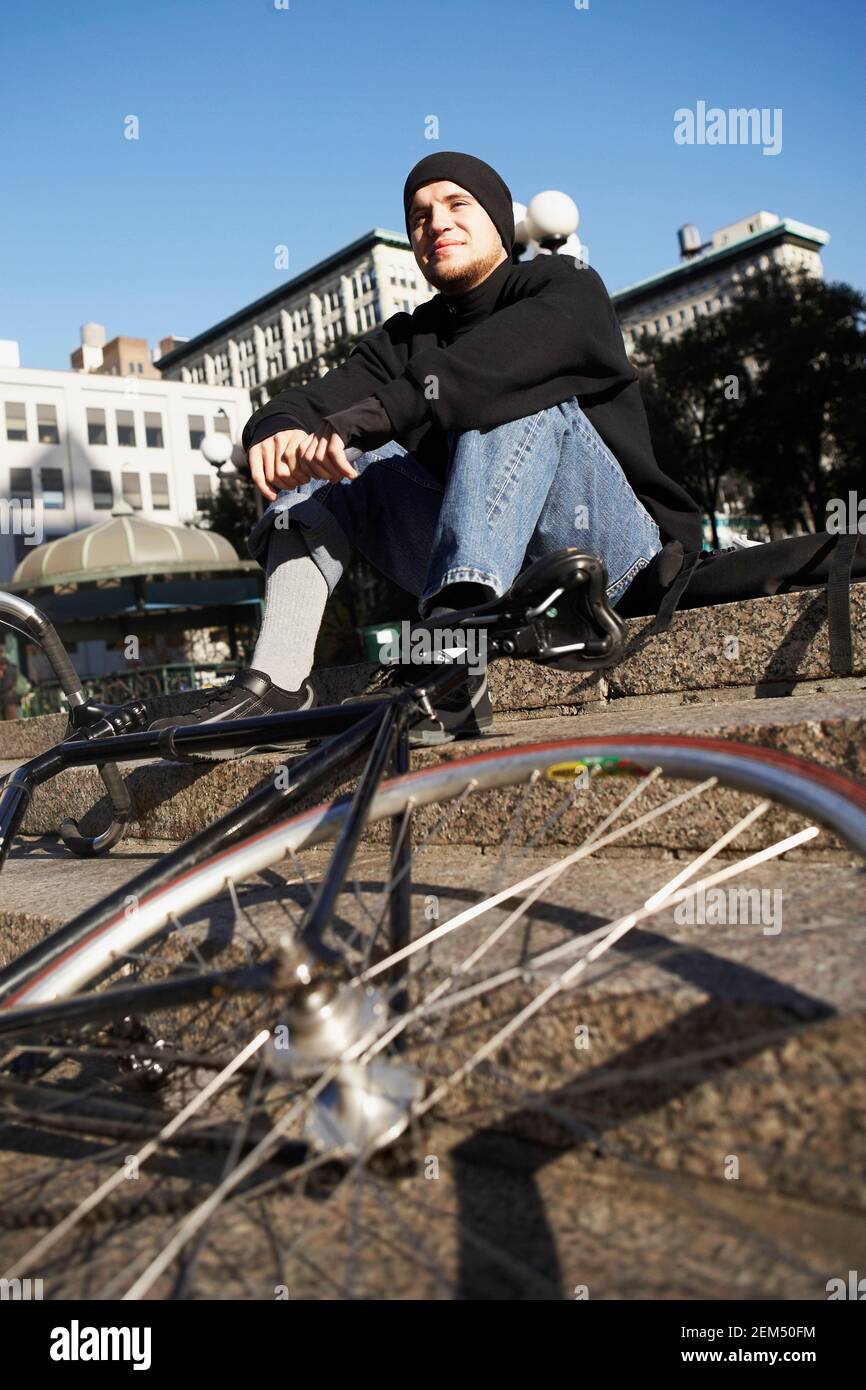 Man sitting knees up looking hi-res stock photography and images - Alamy