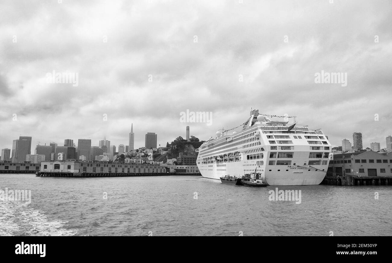 Cruise ship in San Francisco Stock Photo Alamy