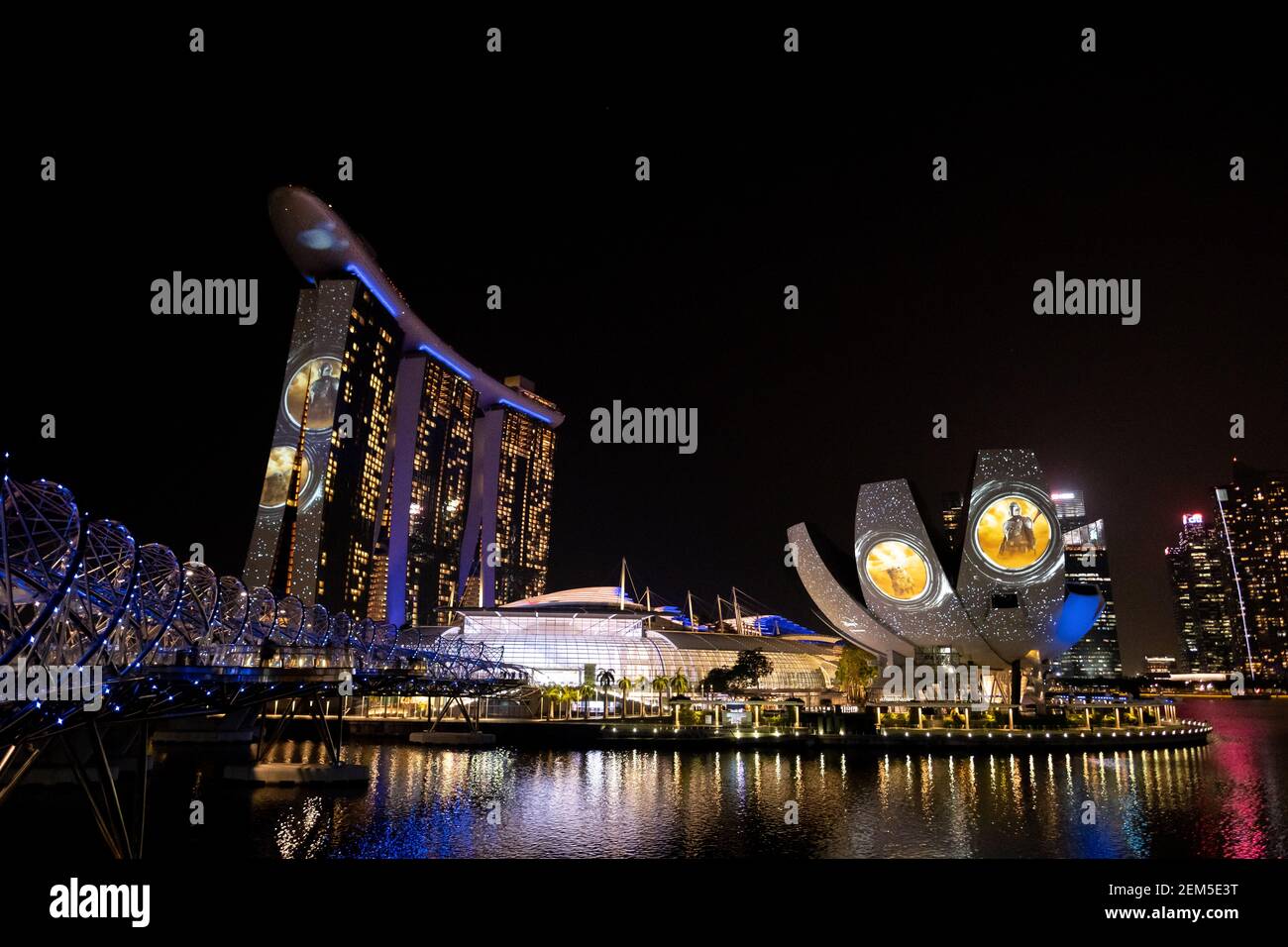 An Apple Store seen at Marina Bay Sands in Singapore. (Photo by Lionel Ng /  SOPA Images/Sipa USA Stock Photo - Alamy