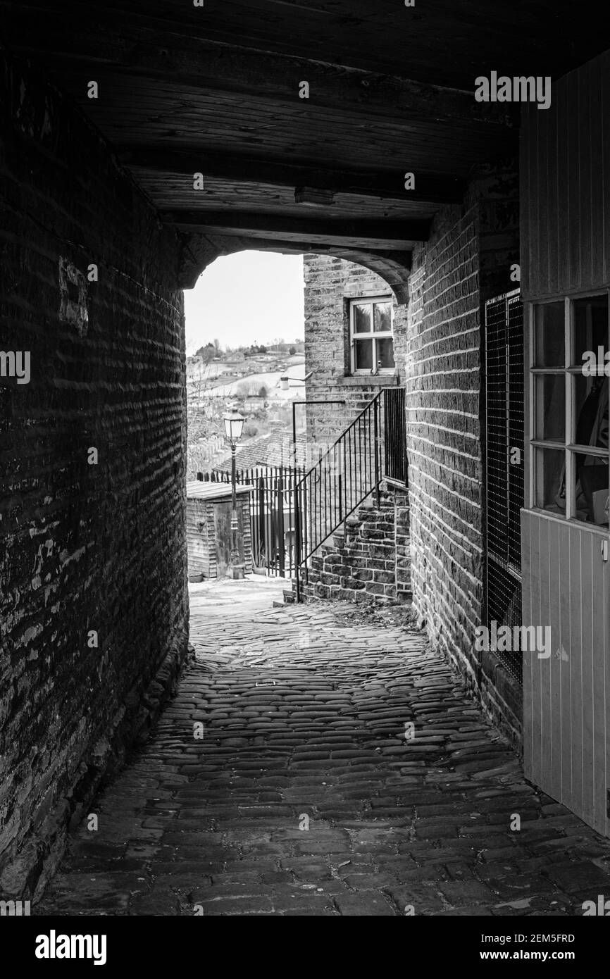 Alleyway off Main Street in Haworth, West Yorkshire Stock Photo Alamy