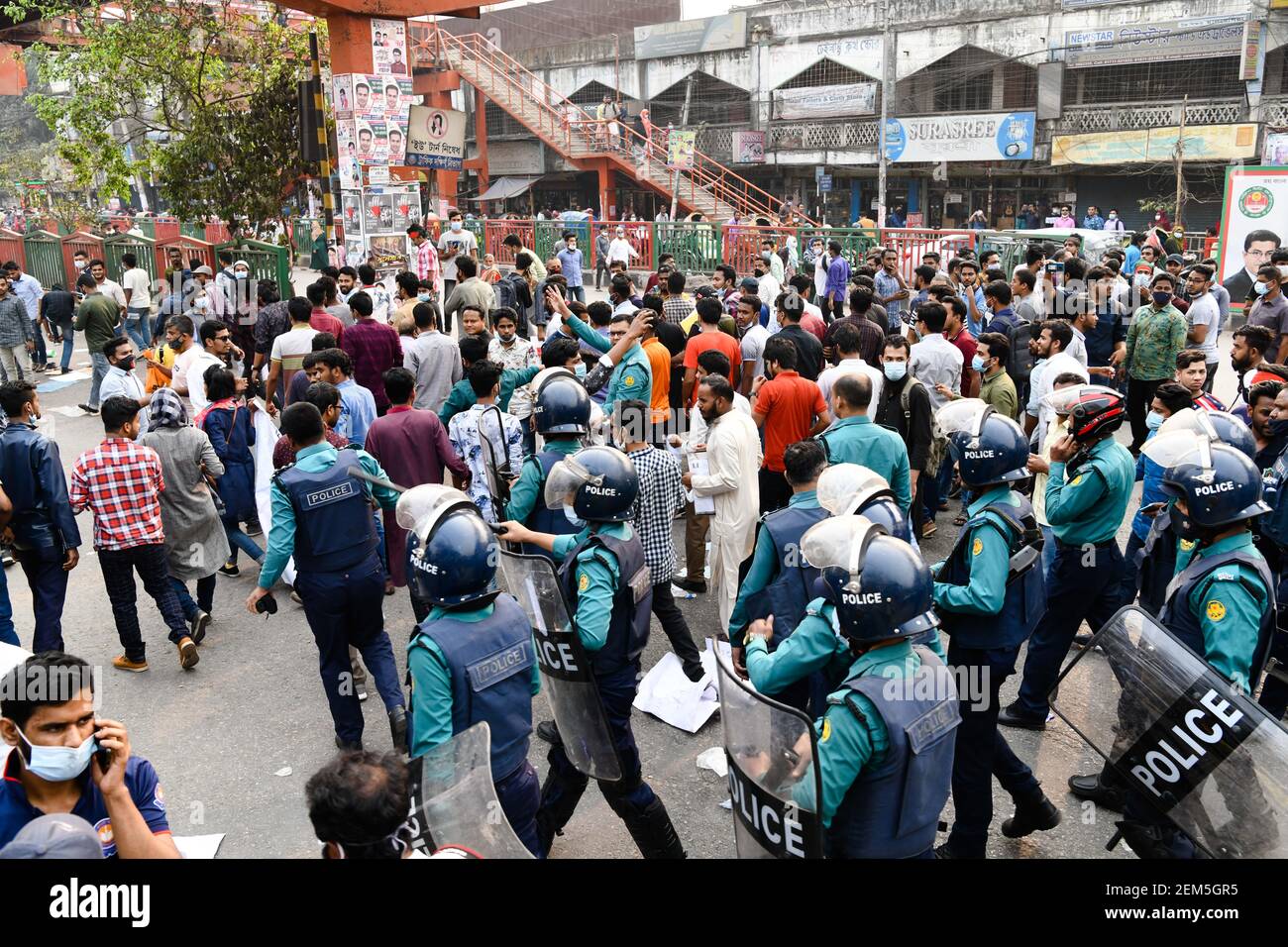 Police officers confront protesters at Dhaka’s Science lab intersection