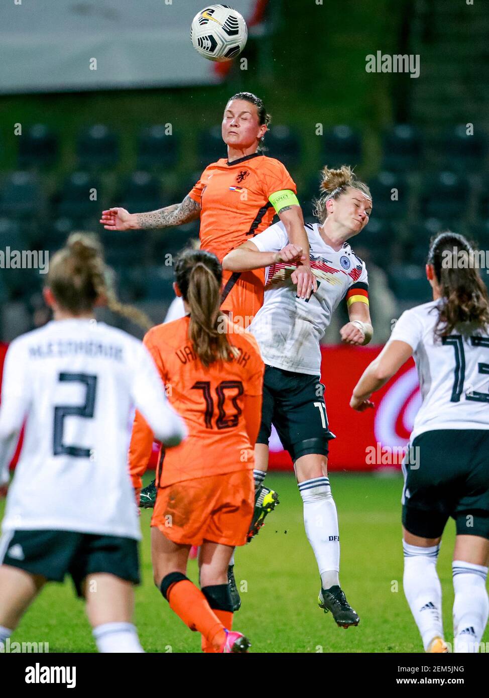 VENLO, NETHERLANDS - FEBRUARY 24: Sherida Spitse of the Netherlands, Alexandra Popp of Germany during the International Friendly Match match between N Stock Photo