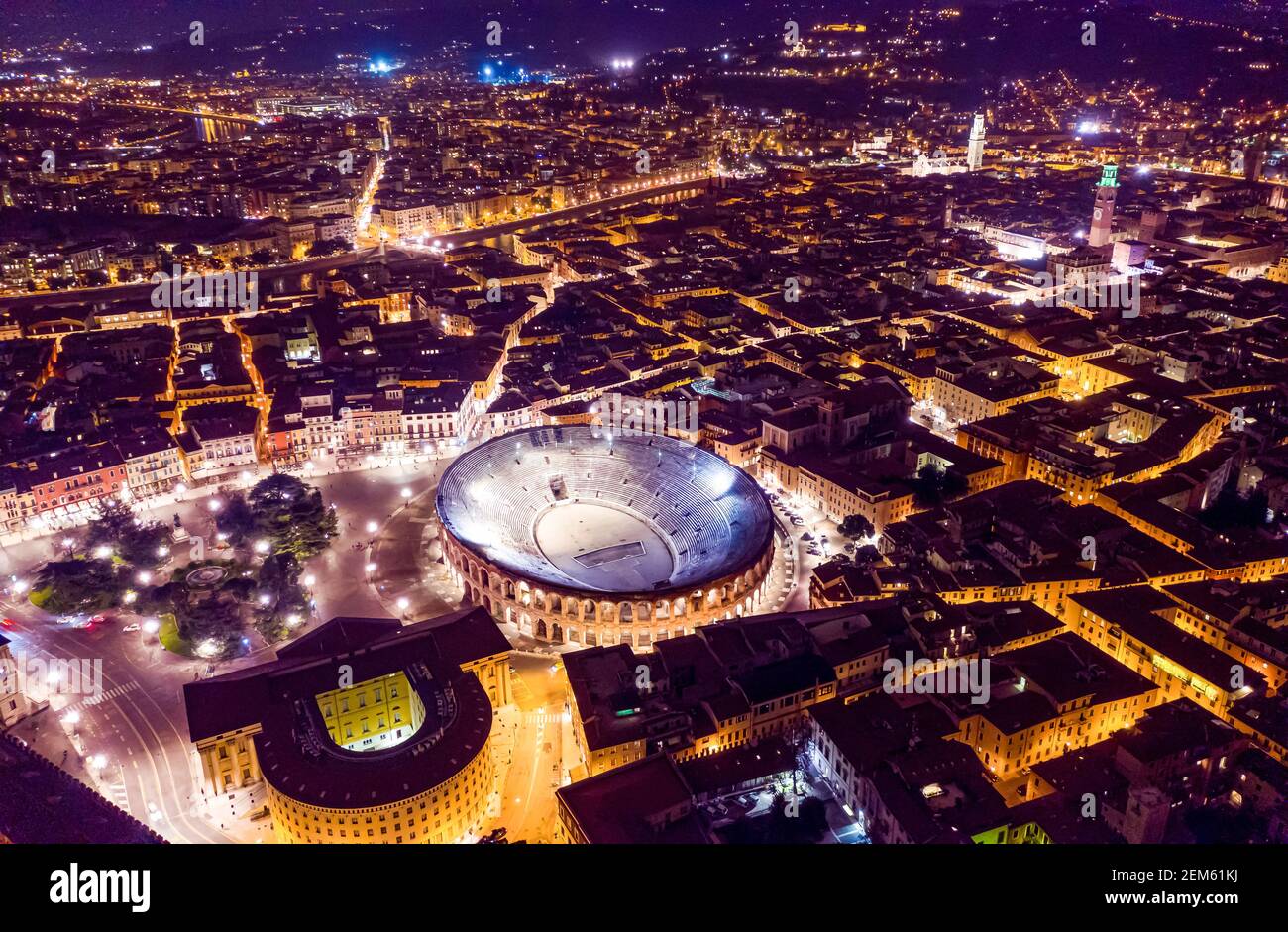 Panorama verona skyline night italy hi-res stock photography and images ...