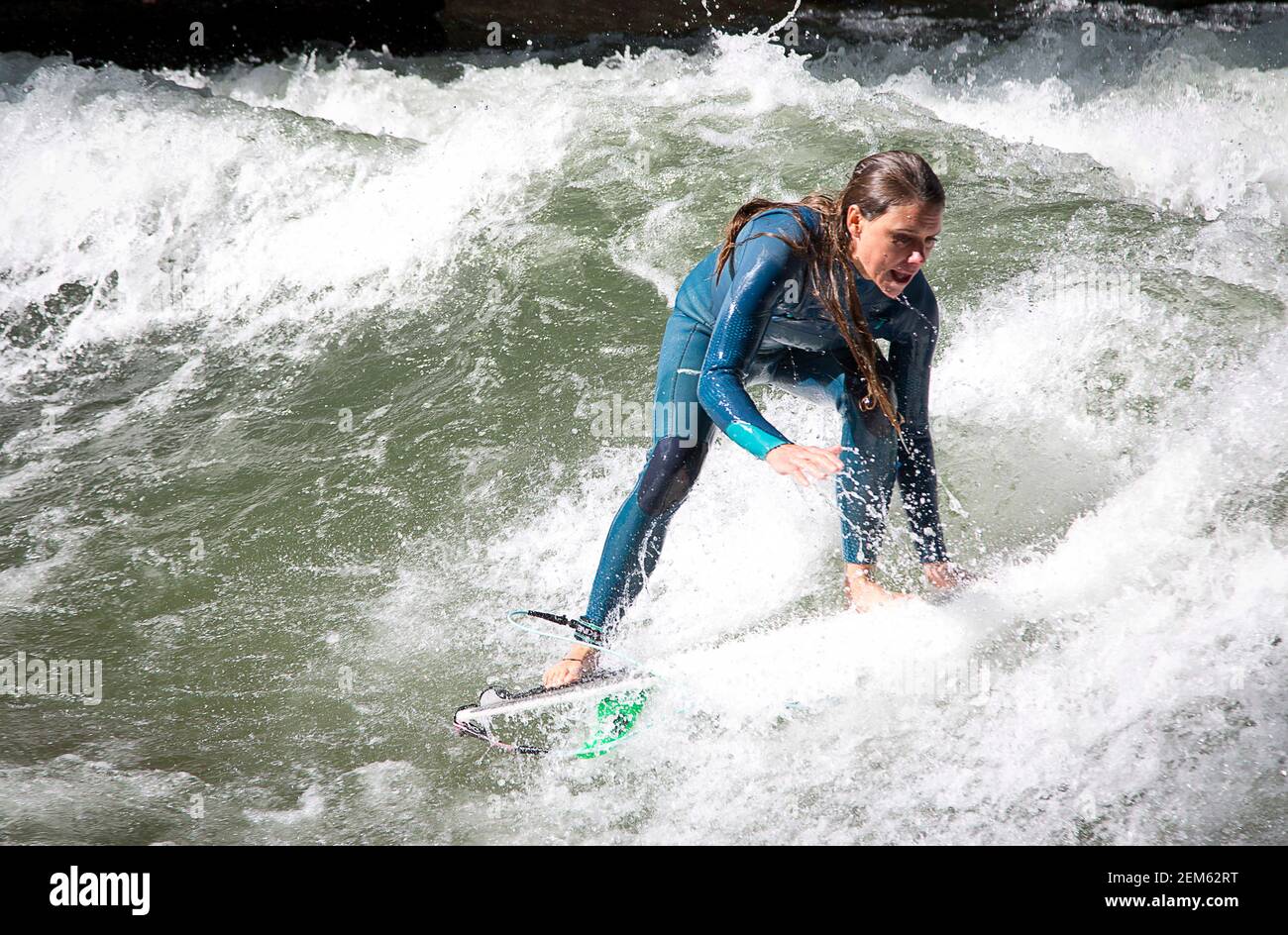 Munich, Bavaria, Germany. 13th Oct, 2018. September 20, 2018. A surfer performs a 360 as she rides the wave on the Eisbach, which is a manmade side arm of the Isar River and flows thru the Englischer Garten in the city center of Munich. A standing wave has been created that allows landlocked Germans to ride waves just like in the ocean but it is in the heart of Munich, Germany. Credit: Ralph Lauer/ZUMA Wire/Alamy Live News Stock Photo