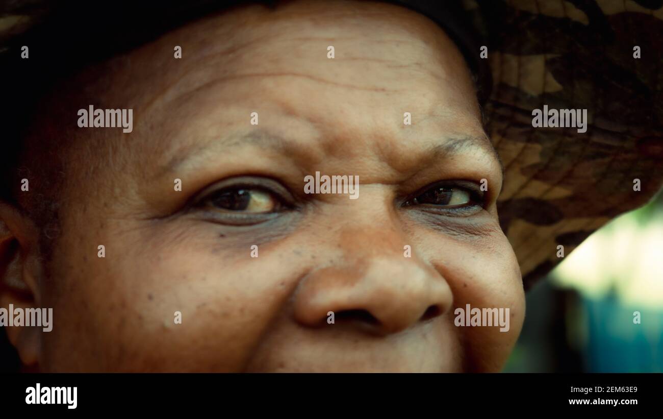 African american elder sitting hi-res stock photography and images - Alamy