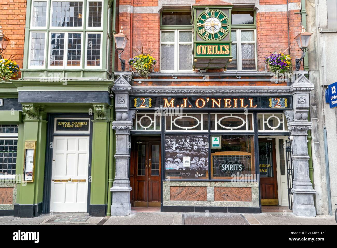 Dublin, Ireland. 6th May, 2016. O’Neill’s is a genuine traditional Old Irish pub situated in the historic heart of Dublin just a stones throw from Tem Stock Photo