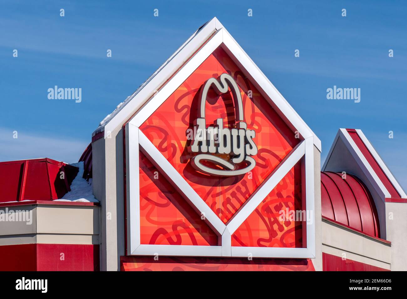 MAPLEWOOD, MN, USA - FEBRUARY 20, 2021: Arby's fast food restaurant exterior and trademark logo. Stock Photo