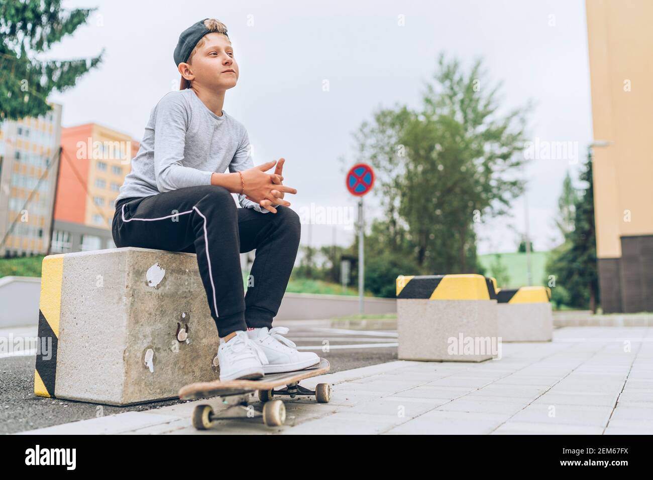 Boy skateboard cap hi-res stock photography and images - Alamy