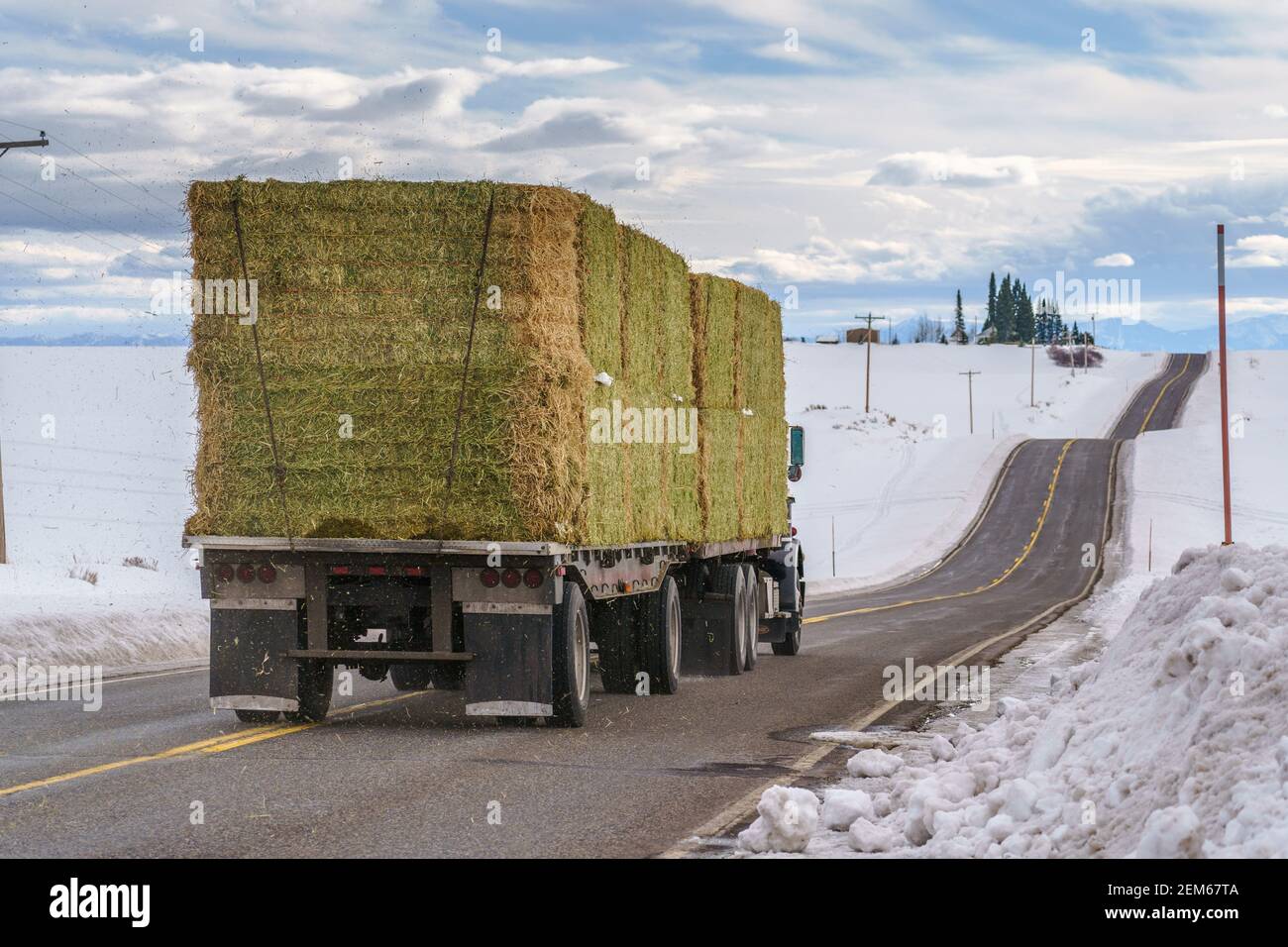 Truck hauling load hires stock photography and images Alamy