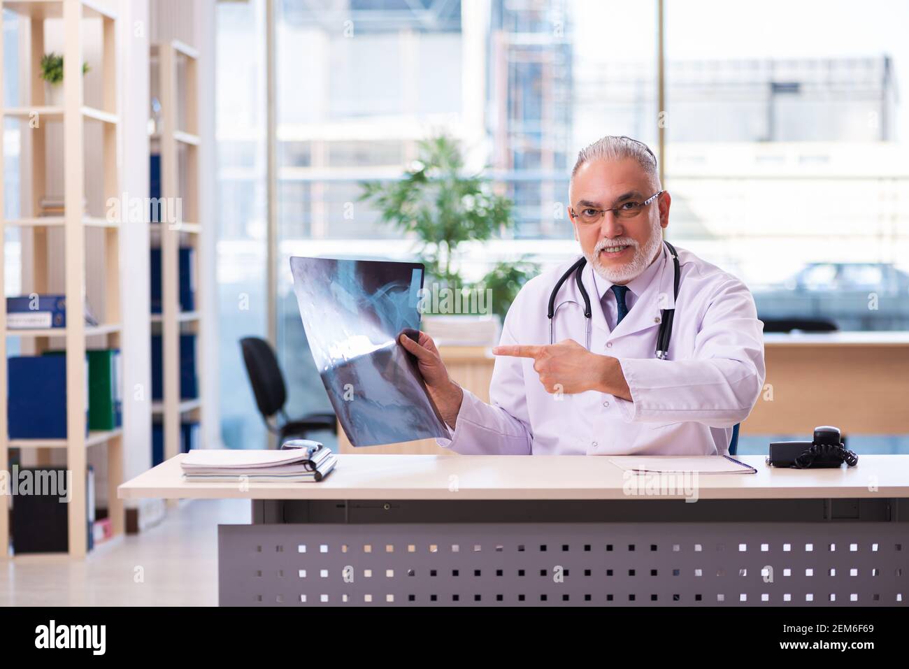 Old doctor radiologist working in the clinic Stock Photo Alamy