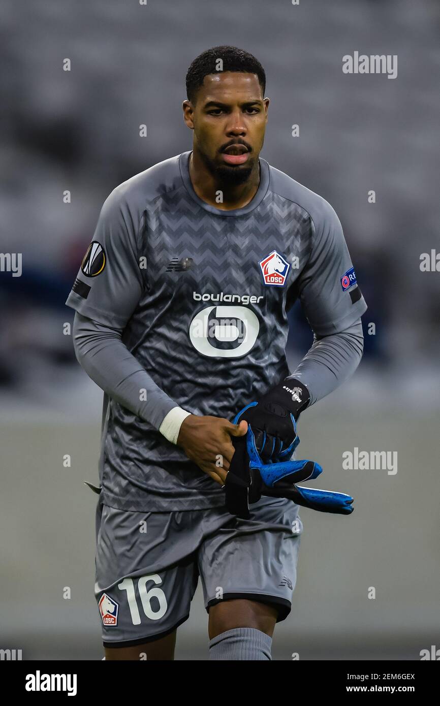 LILLE, FRANCE - FEBRUARY 18: goalkeeper Mike Maignan of LOSC Lille during  the UEFA Europa League match between Lille OSC and Ajax at Stade Pierre  Maur Stock Photo - Alamy