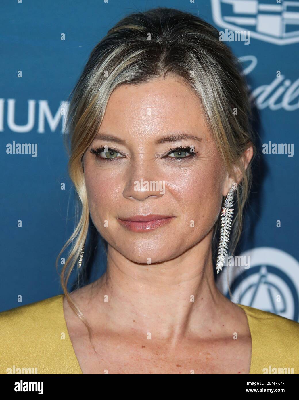 LOS ANGELES, CA, USA JANUARY 05 Actress Amy Smart arrives at The Art Of Elysium's 12th Annual