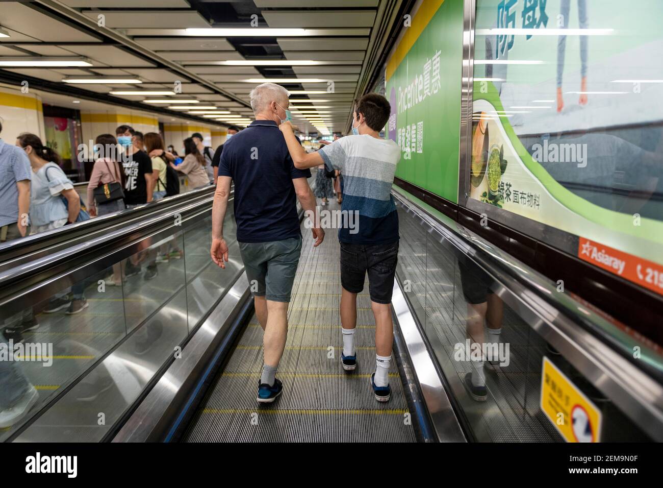 Hong Kong,China:18 Oct,2020.   In the large underground MTR network in Hong Kong, distances are cut with long travelators or moving walkways. Travelin Stock Photo