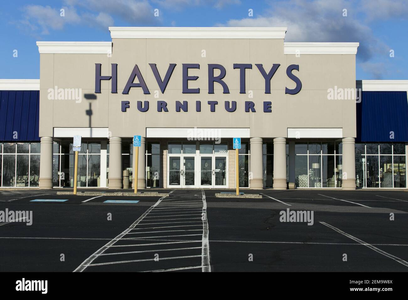 A logo sign outside of a Havertys retail store location in Woodbridge