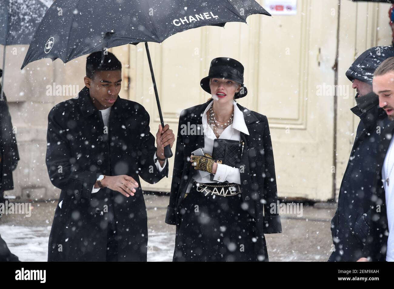 Les celebrites arrivent au defile Chanel au Grand Palais lors de la Fashion  Week Haute Couture collection printemps/ete 2019 de Paris Celebs attending  the Chanel Spring Summer 2019 show as part of