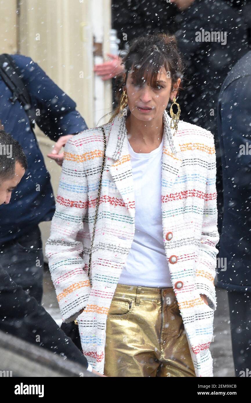 Caroline de Maigret - Les celebrites arrivent au defile Chanel au Grand  Palais lors de la Fashion Week Haute Couture collection printemps/ete 2019  de Paris Celebs attending the Chanel Spring Summer 2019