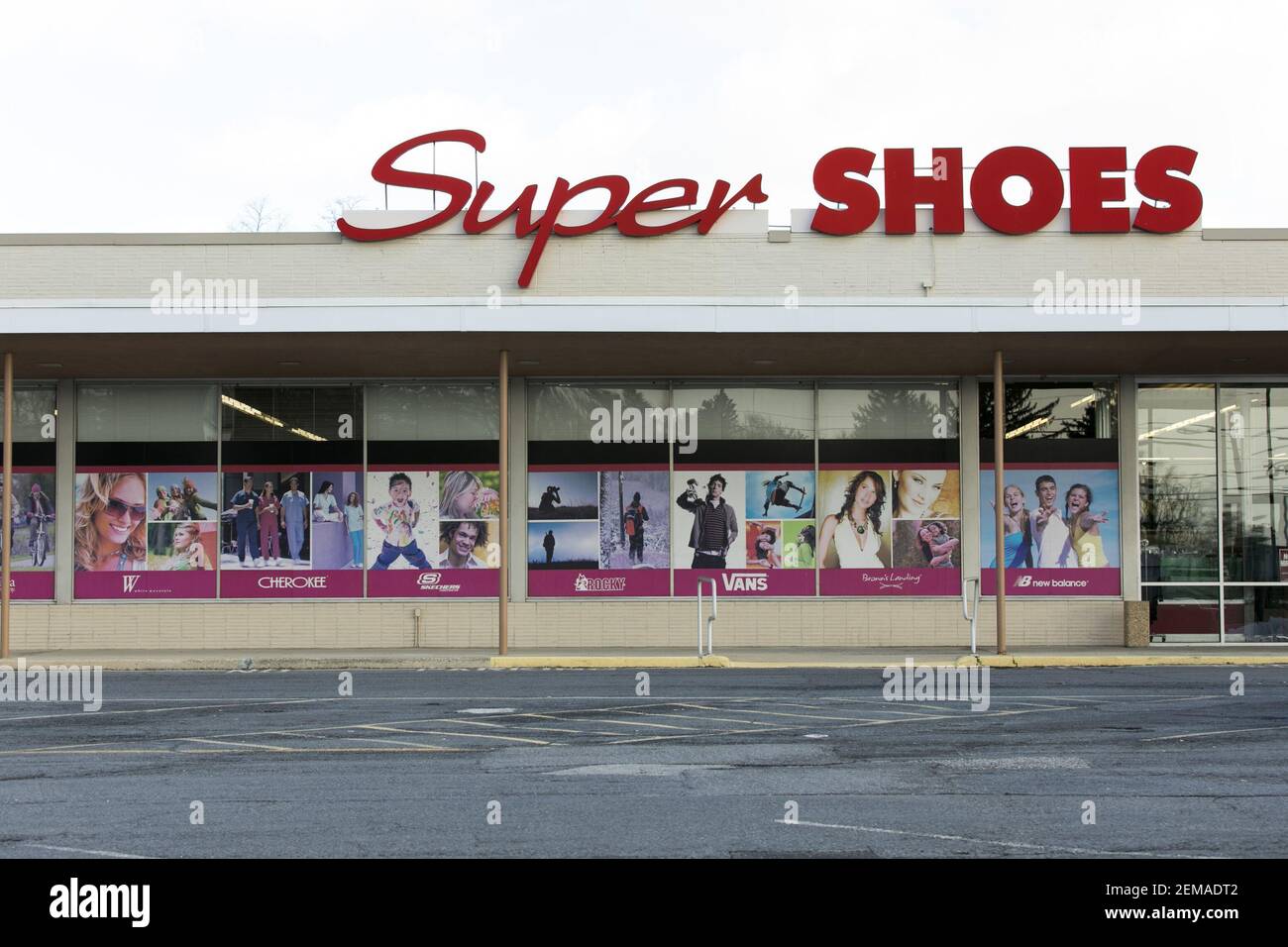 A logo sign outside of a Super Shoes retail store location in Chambersburg,  Pennsylvania on January 25, 2019. (Photo by Kristoffer Tripplaar/Sipa USA  Stock Photo - Alamy