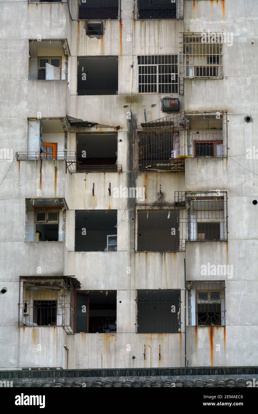 Derelict housing blocks hi-res stock photography and images - Alamy