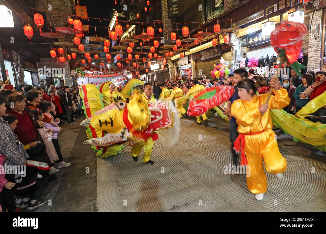 Traditional dragon dance hires stock photography and images Alamy