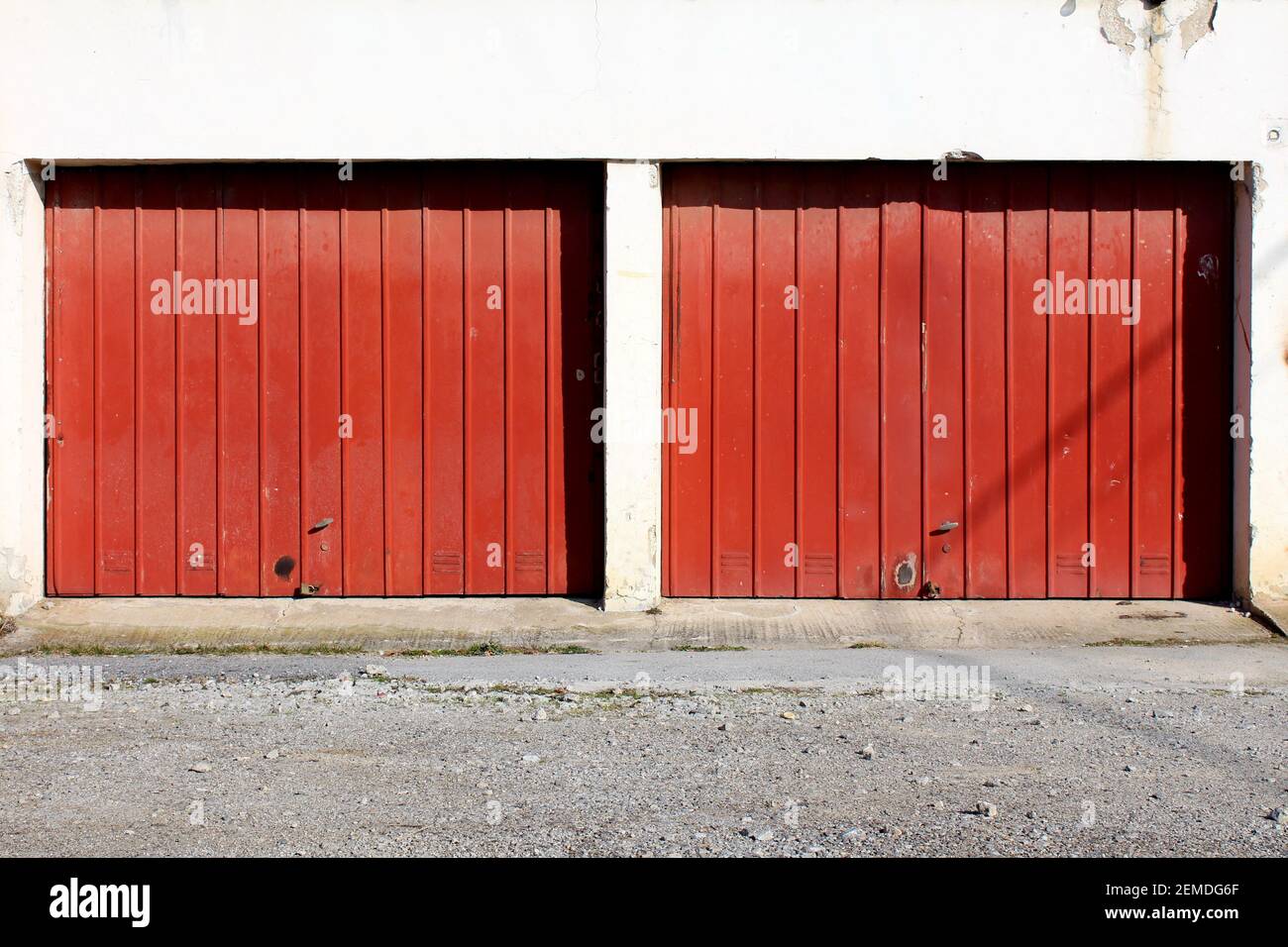 Double garage door hires stock photography and images Alamy