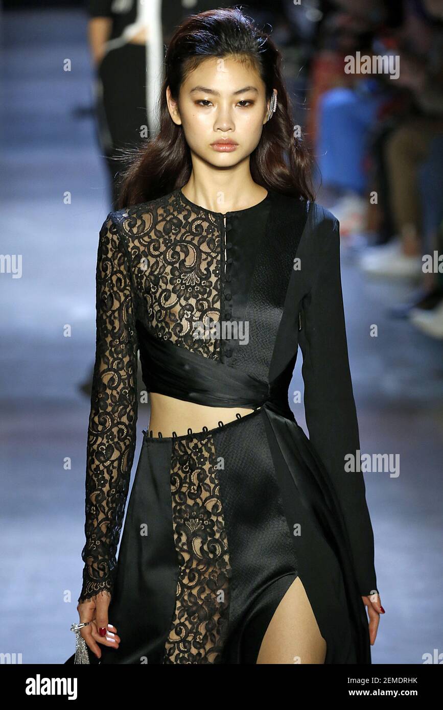 Hoyeon Jung walks on the runway during the Poiret Fashion Show during Paris  Fashion Week Spring Summer 2019 held in Paris, France on September 30,  2018. (Photo by Jonas Gustavsson/Sipa USA Stock