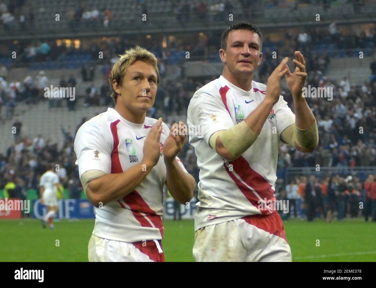 WORLD CUP RUGBY. SEMI-FINAL FRANCE V ENGLAND AT THE STADE DE FRANCE PARIS.  13/10/2007. JONNY WILKINSON AND MARTIN CORRY. PICTURE DAVID ASHDOWN Stock Photo