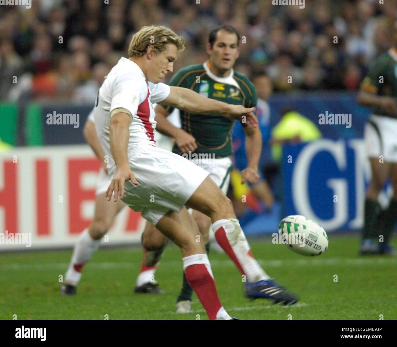 RUGBY WORLD CUP FINAL ENGLAND V SOUTH AFRICA IN THE STADE DE FRANCE PARIS. 20/10/2007. WILKINSON TRYS A DROP GOAL. PICTURE DAVID ASHDOWN Stock Photo